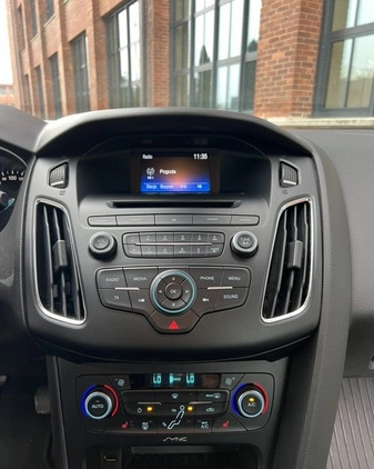 Ford Focus cena 26900 przebieg: 220000, rok produkcji 2017 z Wrocław małe 407